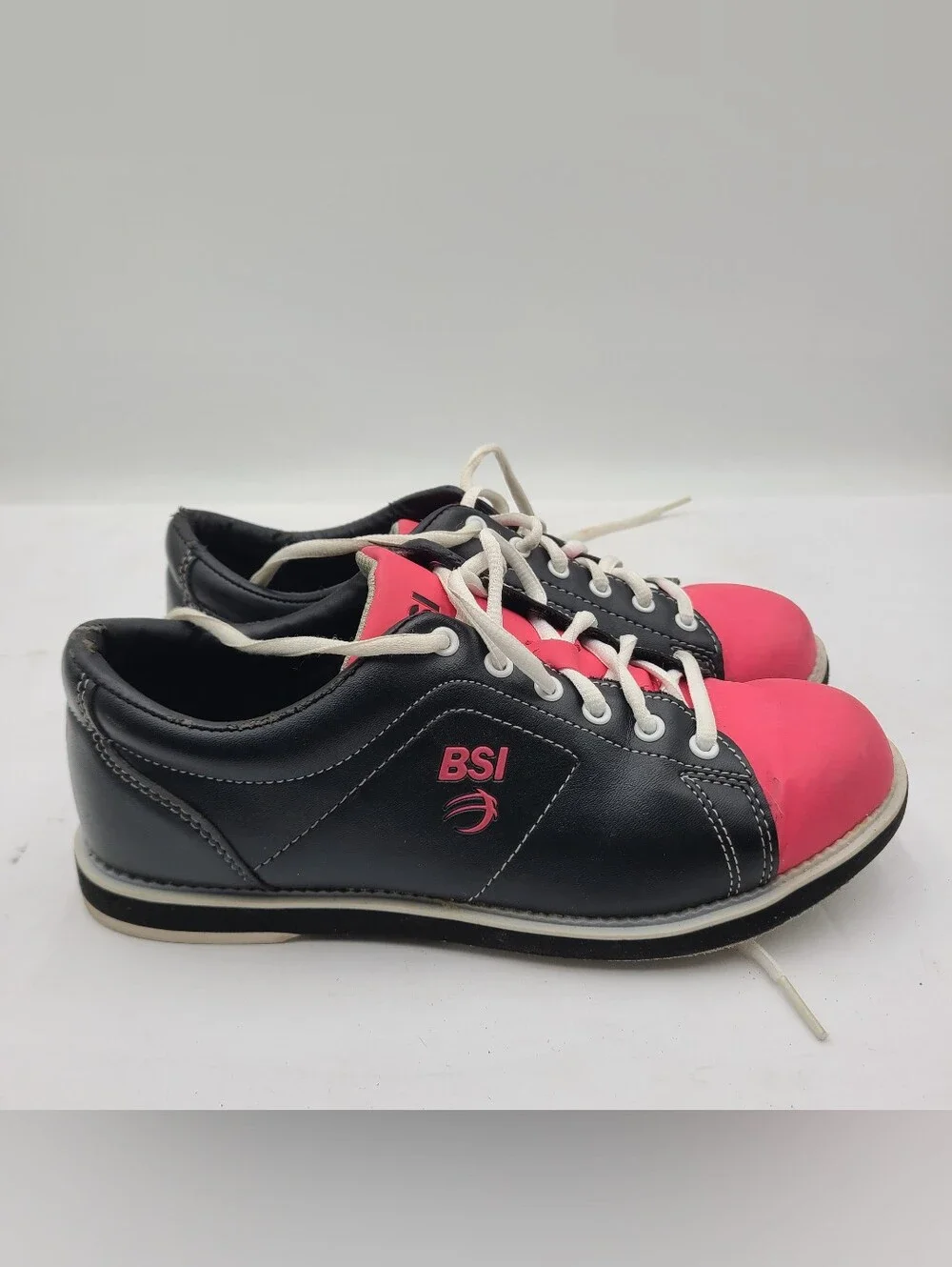 B45 BSI Women’s Size 8 Black And Pink Bowling Shoes EUC